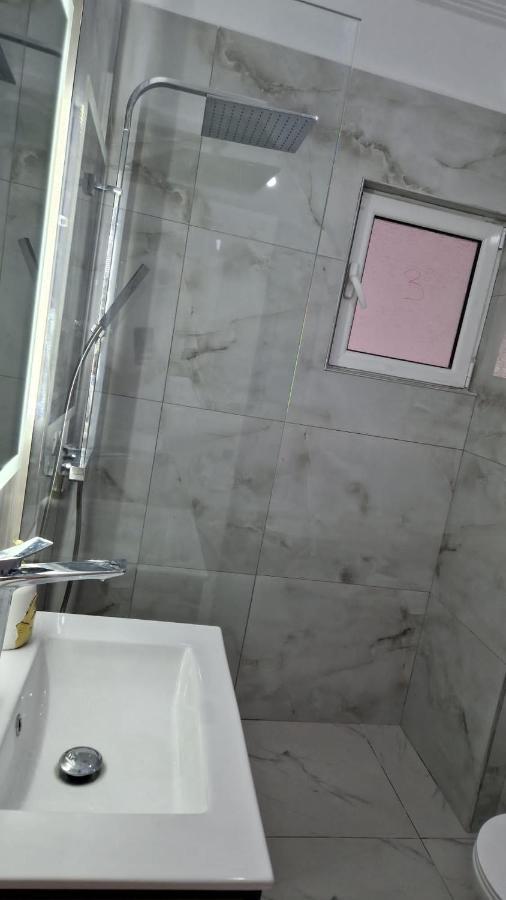 Pirro Luxury Apartment Sarande Bagian luar foto