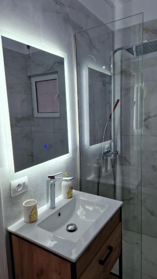 Pirro Luxury Apartment Sarande Bagian luar foto